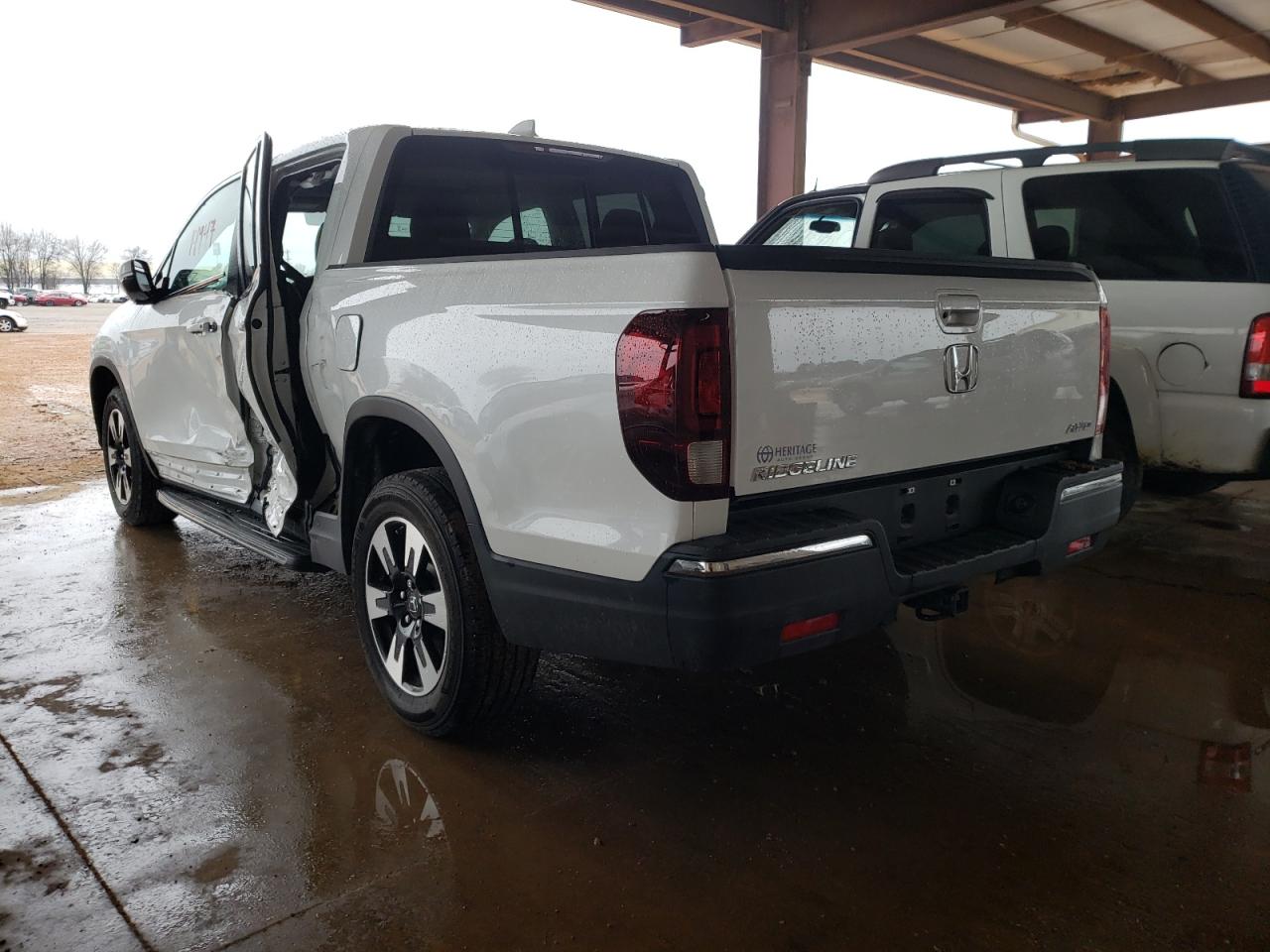 Photo 3 from auction – 2020 HONDA RIDGELINE with VIN 5FPYK3F52LB030406