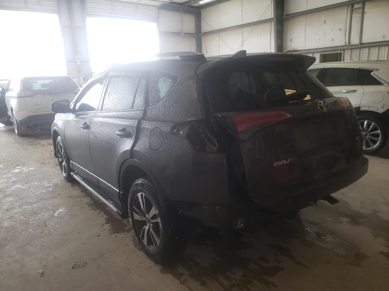 Photo 3 from auction – 2017 TOYOTA RAV4 XLE with VIN JTMWFREV8HD101552