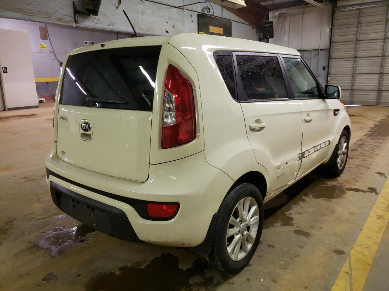 Photo 4 from auction – 2013 KIA SOUL with VIN KNDJT2A5XD7774769