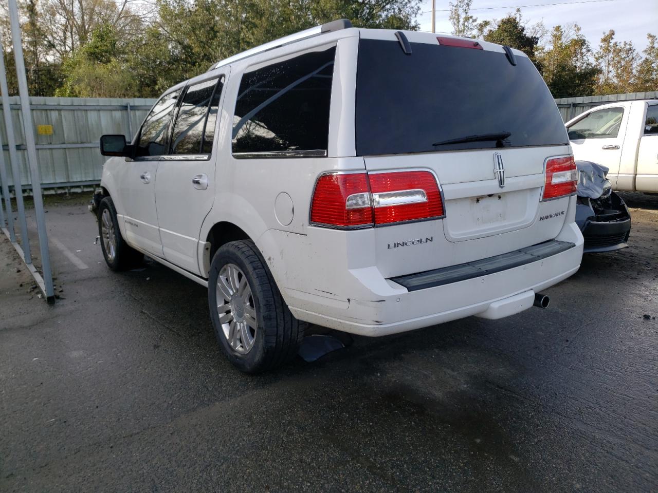 Photo 3 from auction – 2011 LINCOLN NAVIGATOR with VIN 5LMJJ2H57BEJ07008
