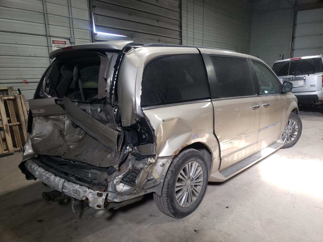 Photo 4 from auction – 2013 CHRYSLER TOWN & COU with VIN 2C4RC1CG3DR818766