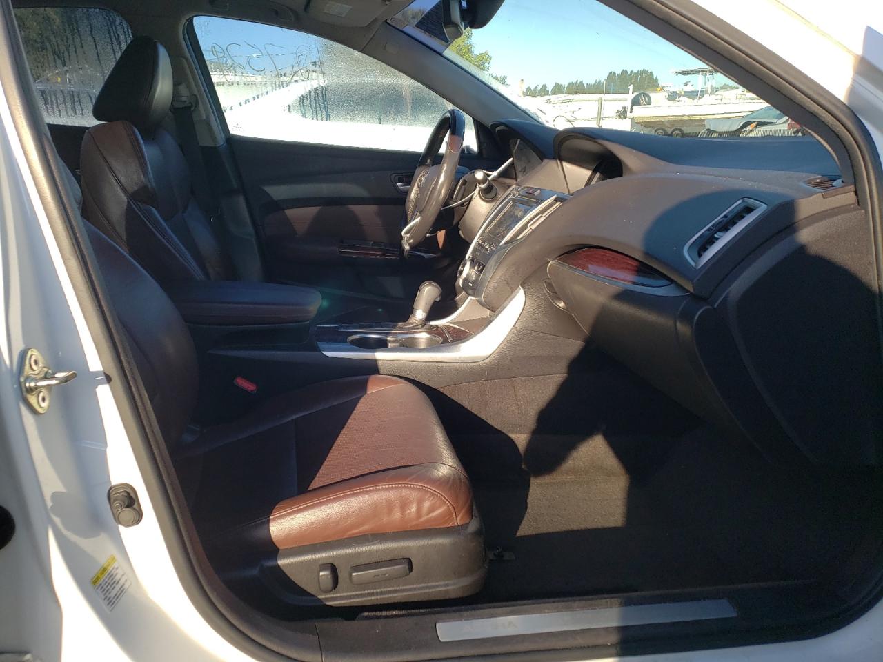 Photo 5 from auction – 2015 ACURA TLX TECH with VIN 19UUB1F51FA005121