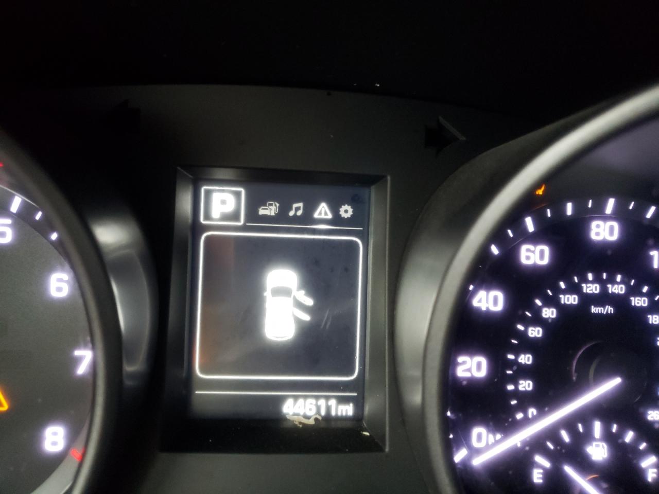 Photo 8 from auction – 2018 HYUNDAI SANTA FE S with VIN 5NMZU3LBXJH098000