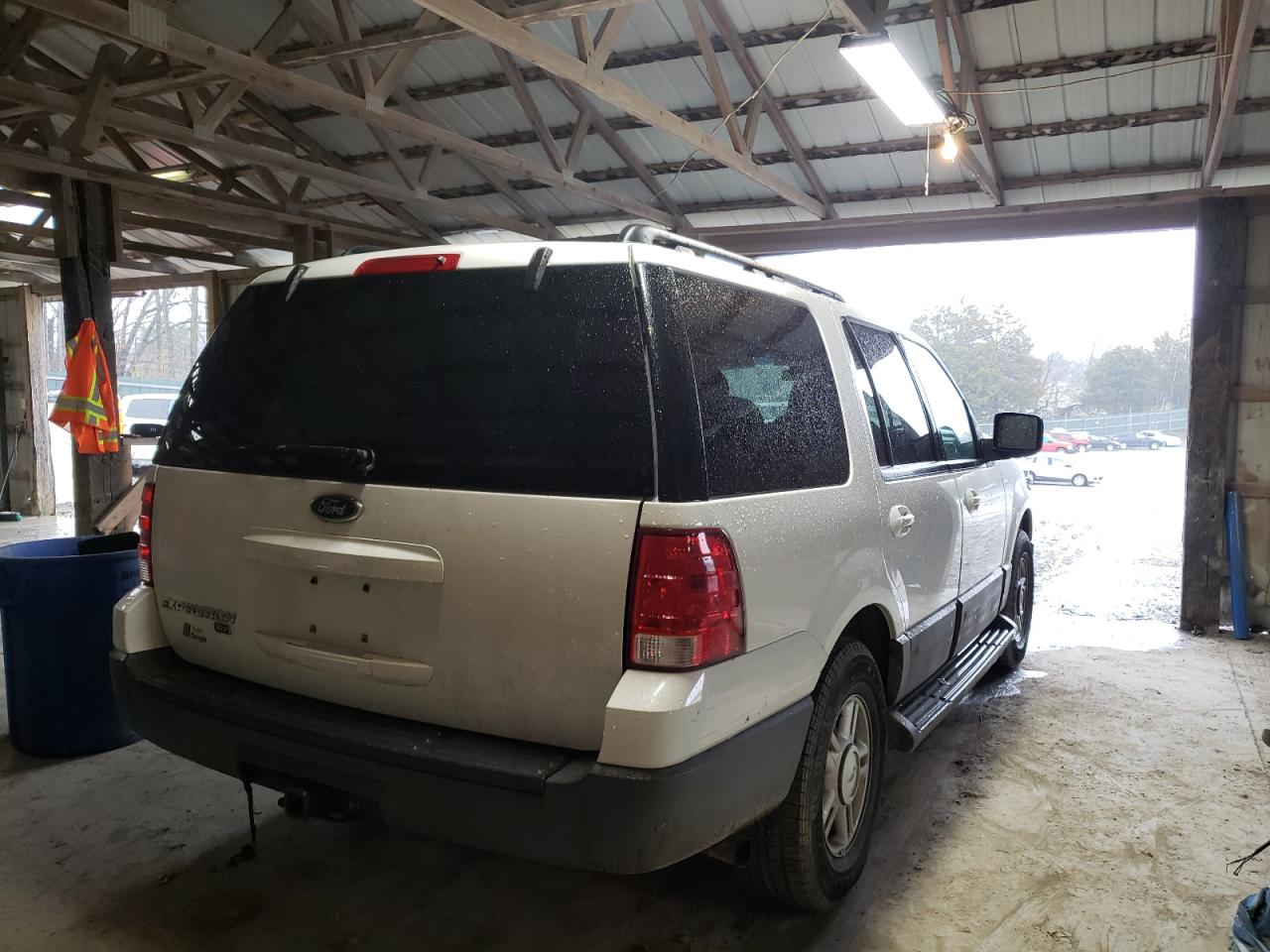 Photo 4 from auction – 2006 FORD EXPEDITION with VIN 1FMPU16506LA97103