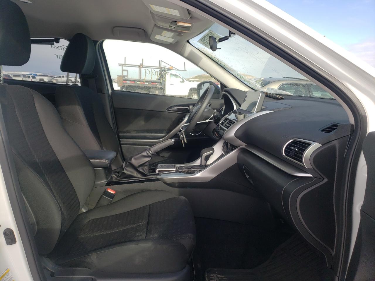 Photo 5 from auction – 2018 MITSUBISHI ECLIPSE CR with VIN JA4AT4AA0JZ047840