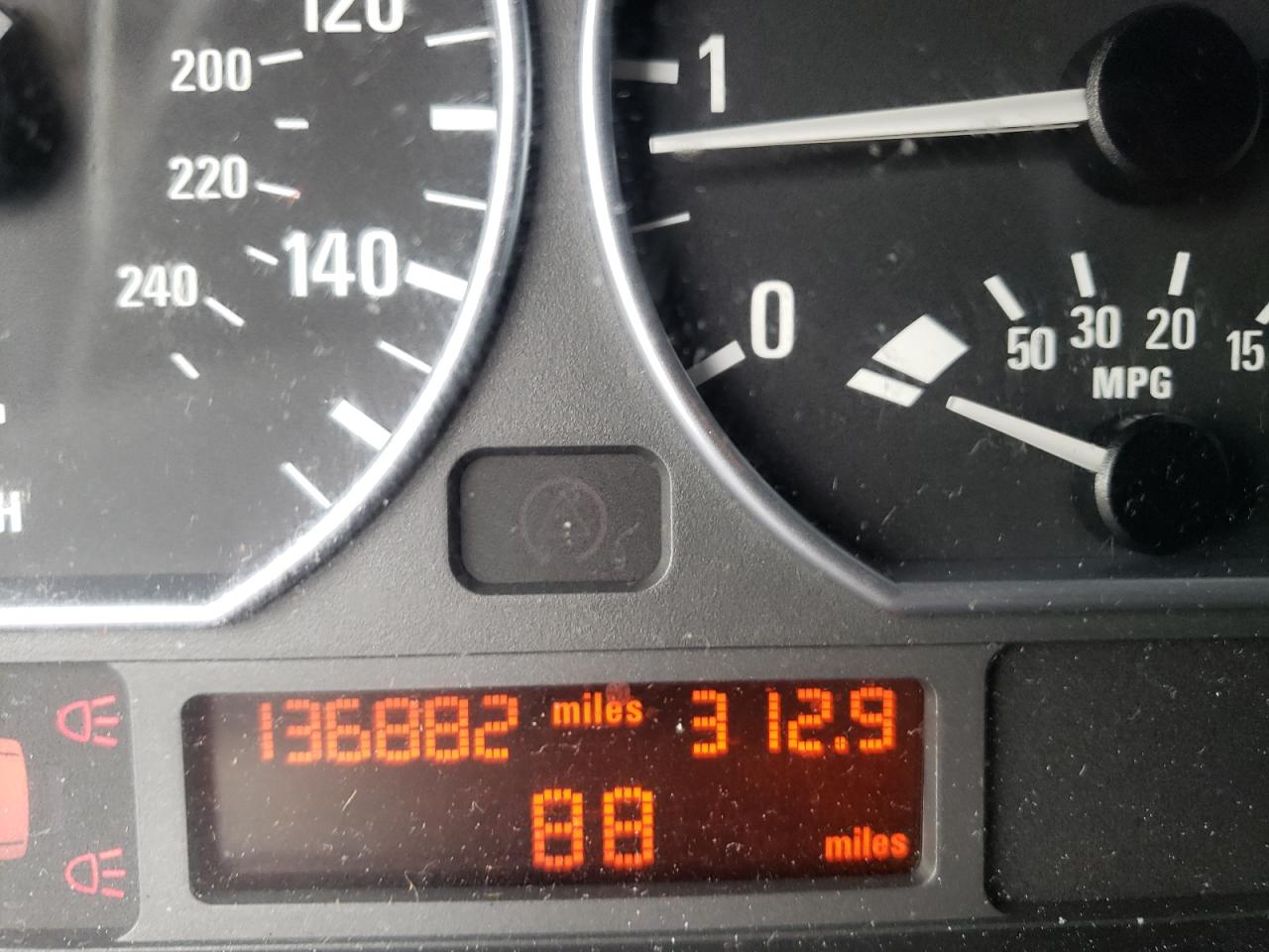 Photo 8 from auction – 2005 BMW 330 I with VIN WBAEV53425KM08799