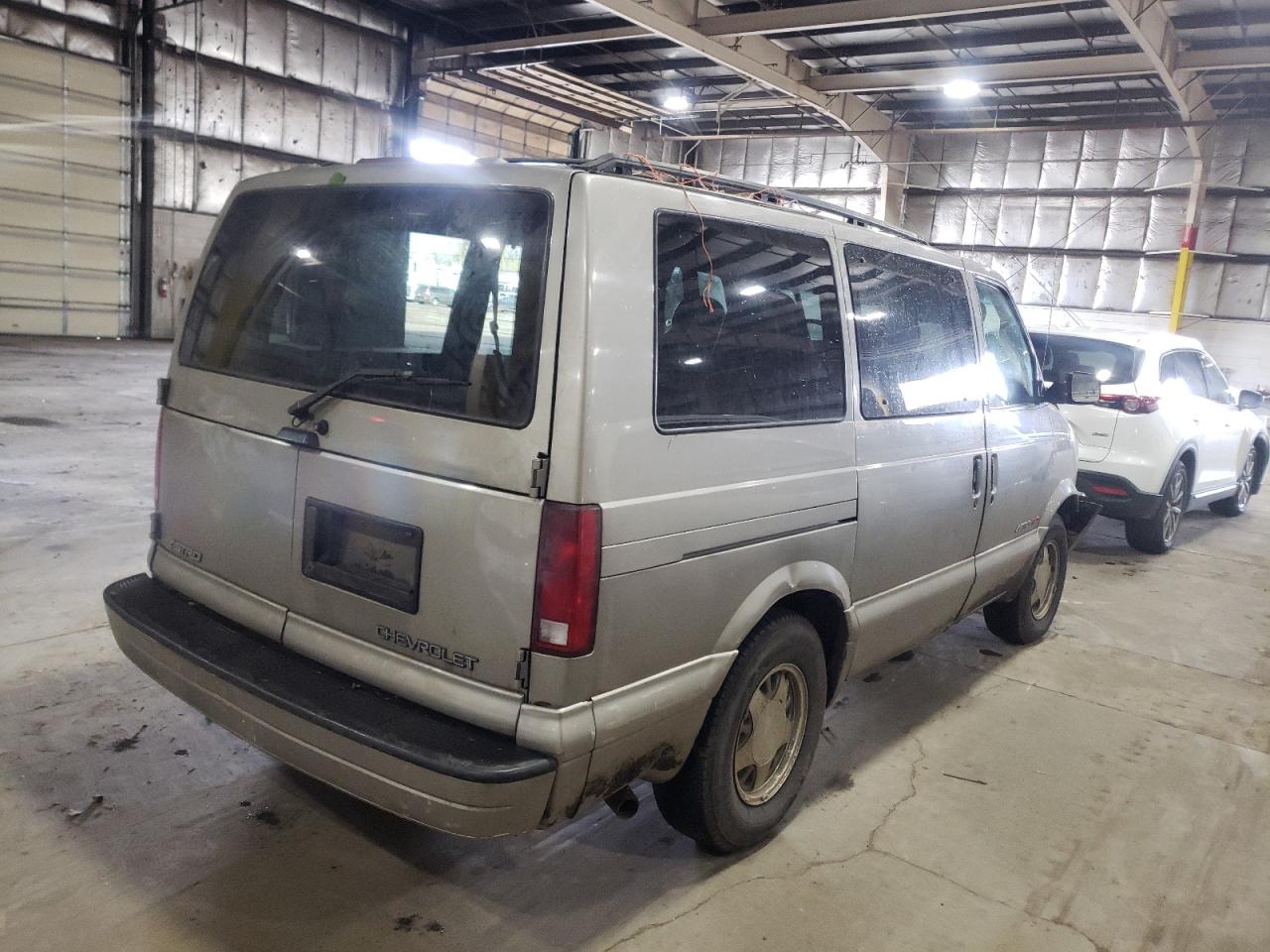 Photo 4 from auction – 2002 CHEVROLET ASTRO with VIN 1GNEL19X22B138804