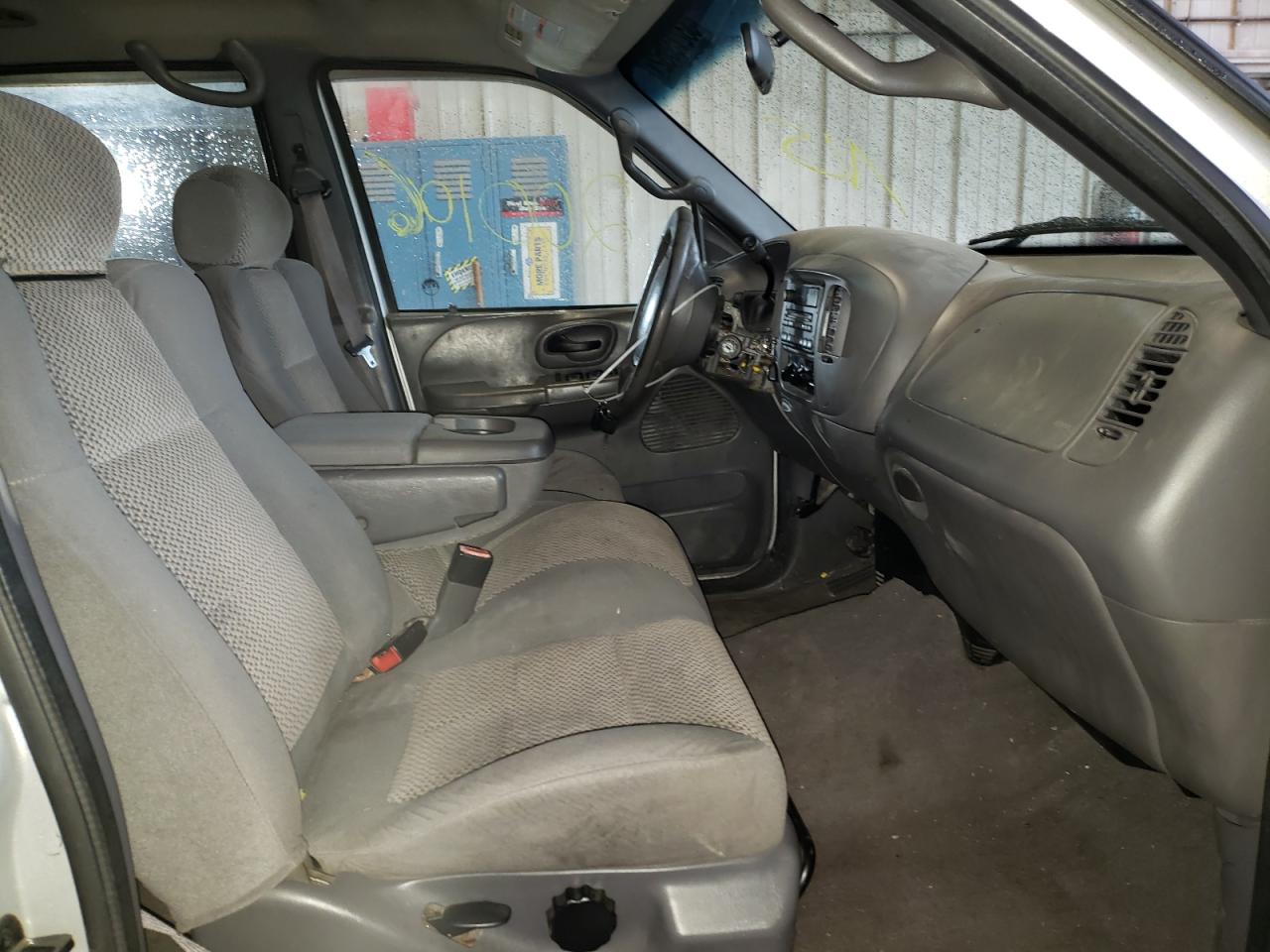 Photo 5 from auction – 2002 FORD F150 SUPER with VIN 1FTRW08692KA02416