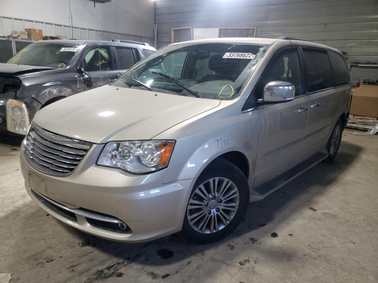 Photo 2 from auction – 2013 CHRYSLER TOWN & COU with VIN 2C4RC1CG3DR818766