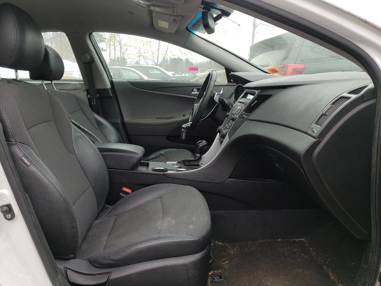 Photo 5 from auction – 2011 HYUNDAI SONATA SE with VIN 5NPEC4ACXBH277595