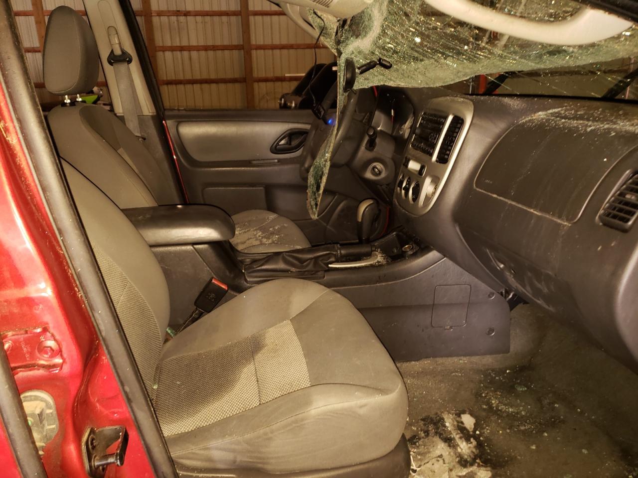 Photo 5 from auction – 2006 FORD ESCAPE XLT with VIN 1FMYU93176KD17072