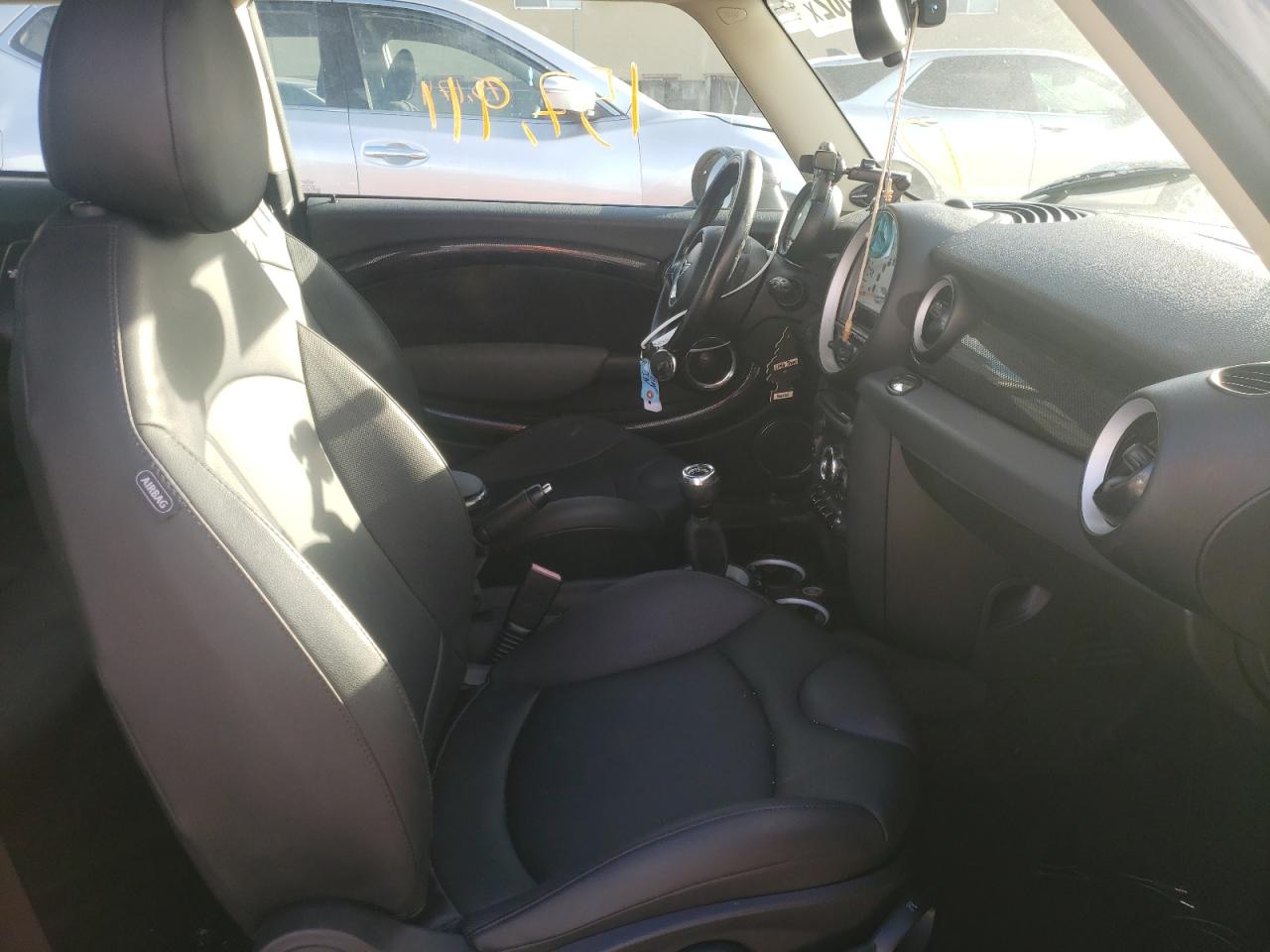 Photo 5 from auction – 2011 MINI COOPER S with VIN WMWSV3C58BTY24586