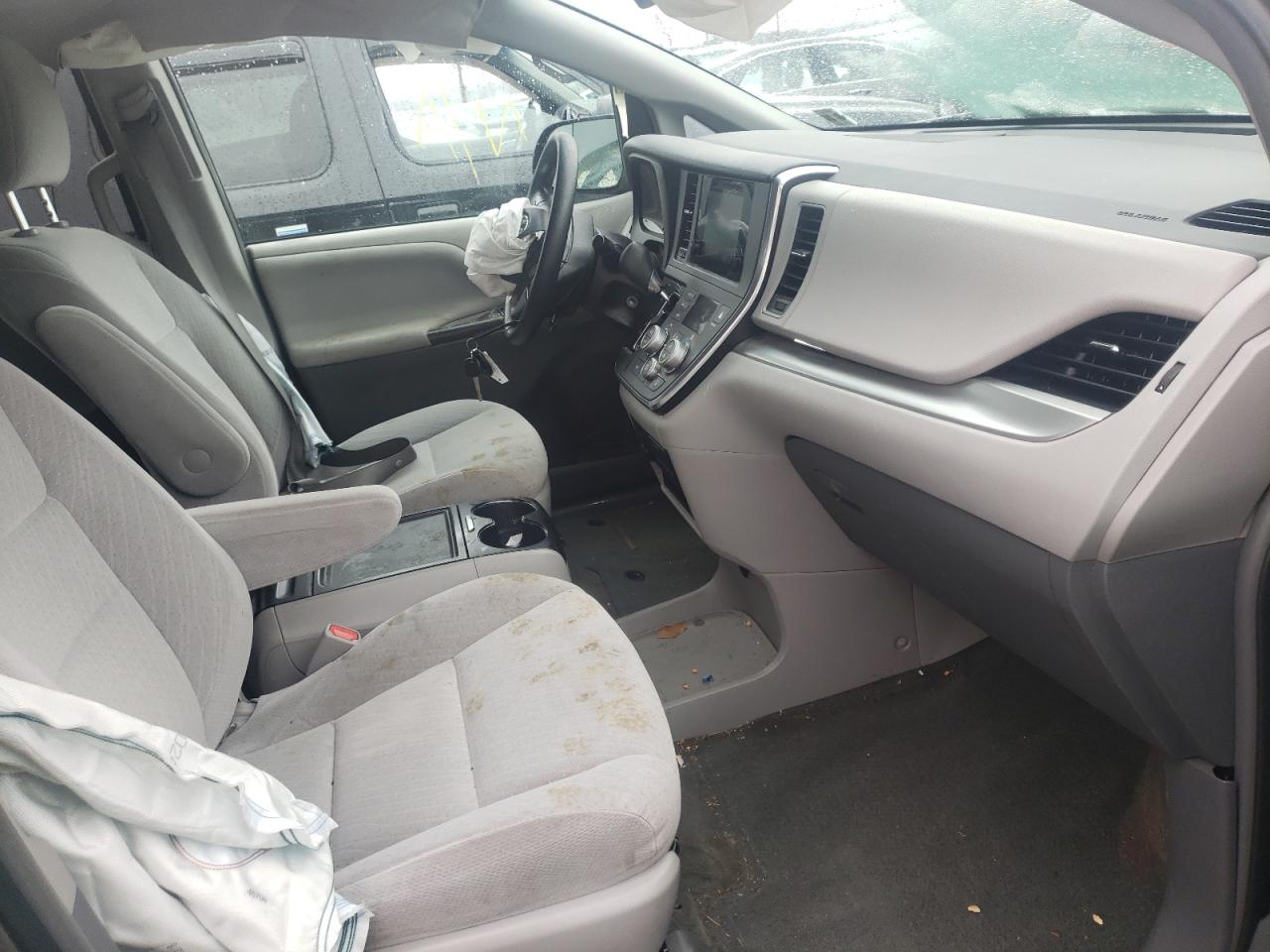 Photo 5 from auction – 2016 TOYOTA SIENNA LE with VIN 5TDKK3DC7GS766307