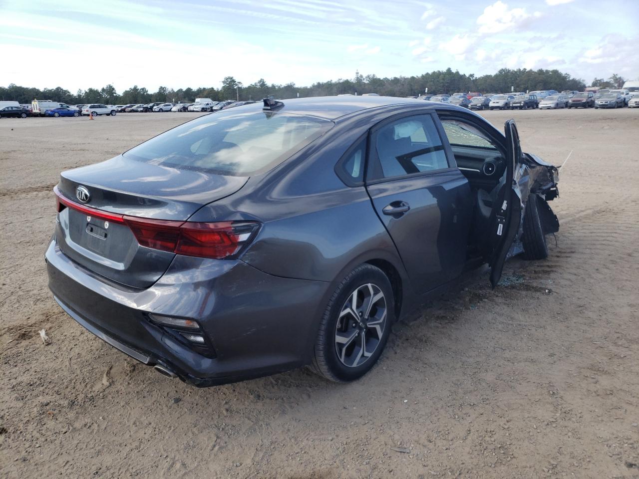 Photo 4 from auction – 2019 KIA FORTE FE with VIN 3KPF24AD1KE110062