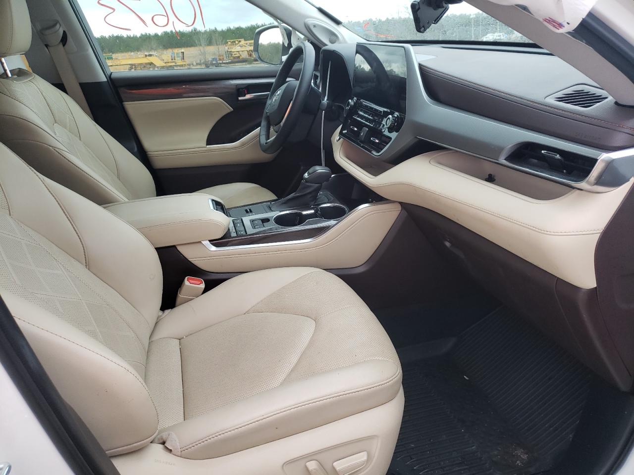 Photo 5 from auction – 2021 TOYOTA HIGHLANDER with VIN 5TDFZRAH8MS074021