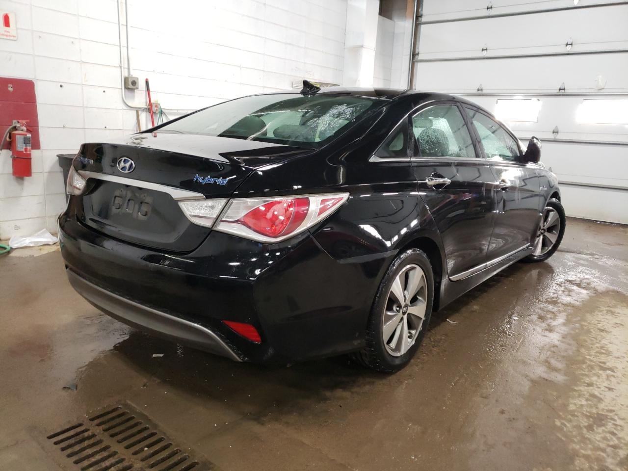 Photo 4 from auction – 2011 HYUNDAI SONATA HYB with VIN KMHEC4A4XBA013465
