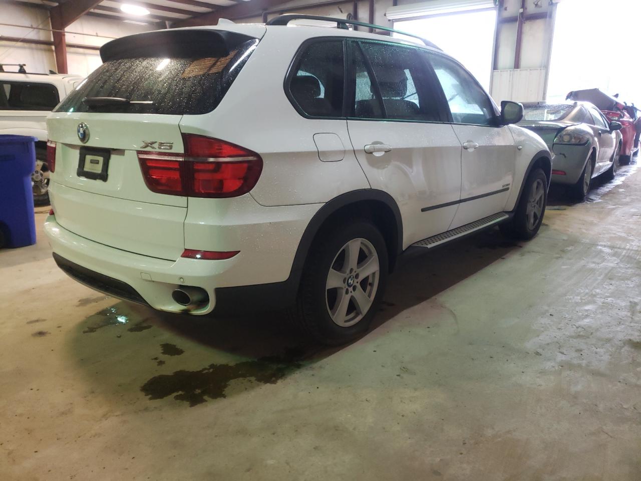 Photo 4 from auction – 2012 BMW X5 XDRIVE3 with VIN 5UXZW0C53CL674254