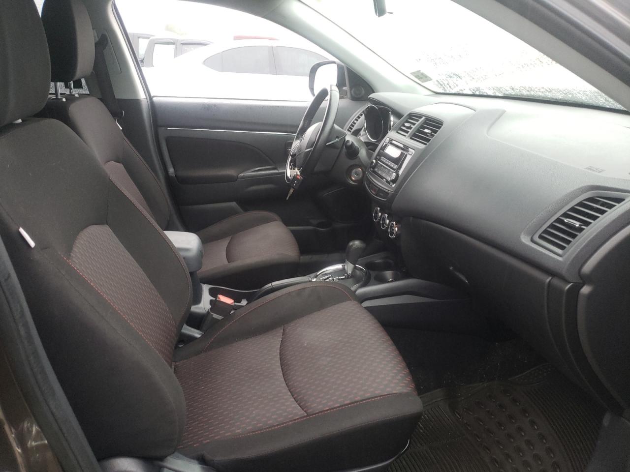 Photo 5 from auction – 2017 MITSUBISHI OUTLANDER with VIN JA4AR3AU7HZ005260