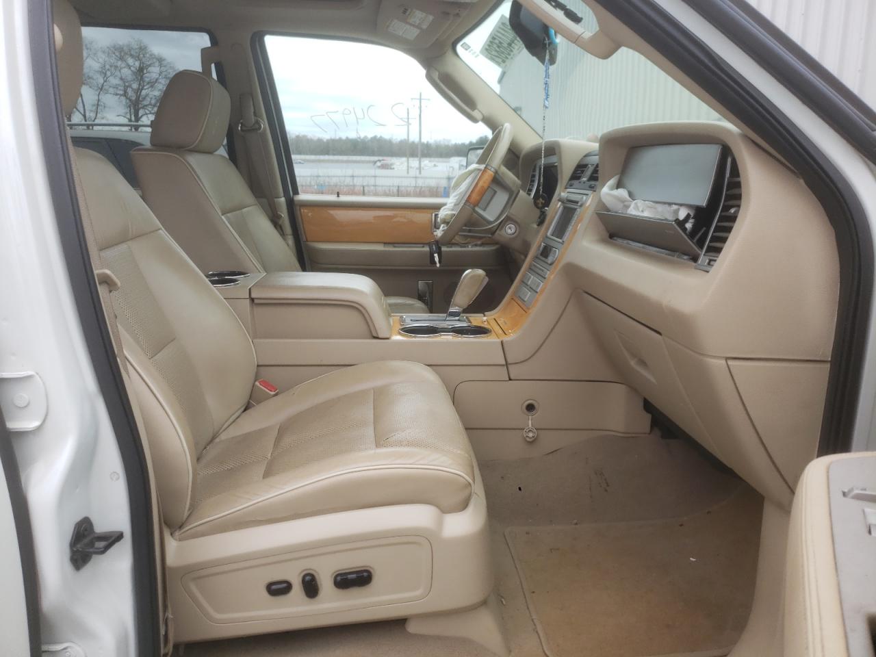 Photo 5 from auction – 2008 LINCOLN NAVIGATOR with VIN 5LMFU28568LJ18552