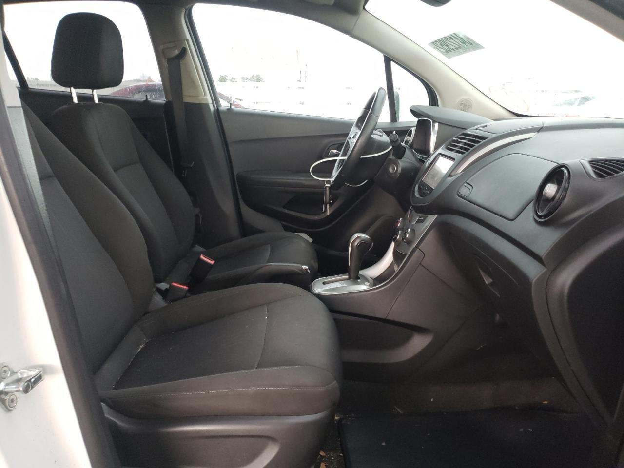 Photo 5 from auction – 2015 CHEVROLET TRAX 1LT with VIN KL7CJLSB2FB117261