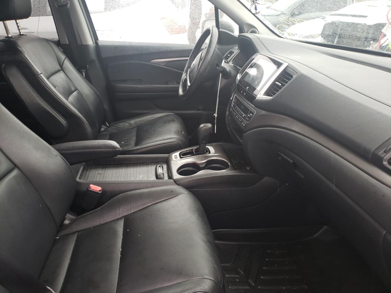 Photo 5 from auction – 2016 HONDA PILOT EXL with VIN 5FNYF6H54GB123140