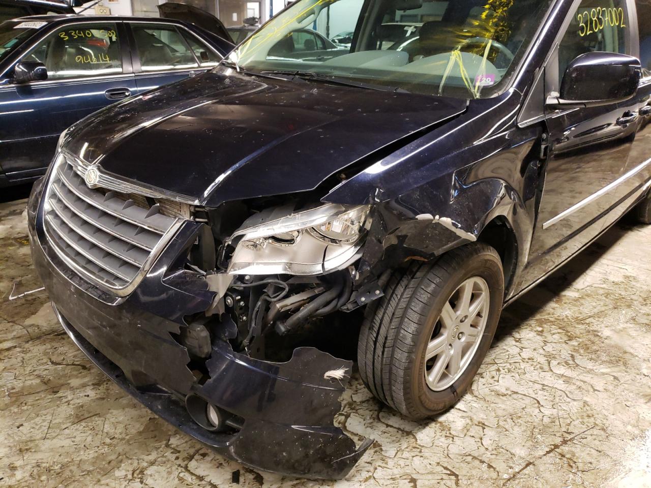 Photo 9 from auction – 2010 CHRYSLER TOWN & COU with VIN 2A4RR5D1XAR141057
