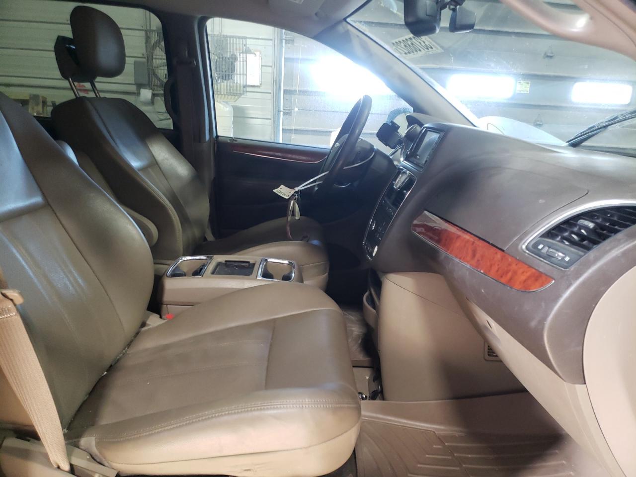 Photo 5 from auction – 2013 CHRYSLER TOWN & COU with VIN 2C4RC1CG3DR818766