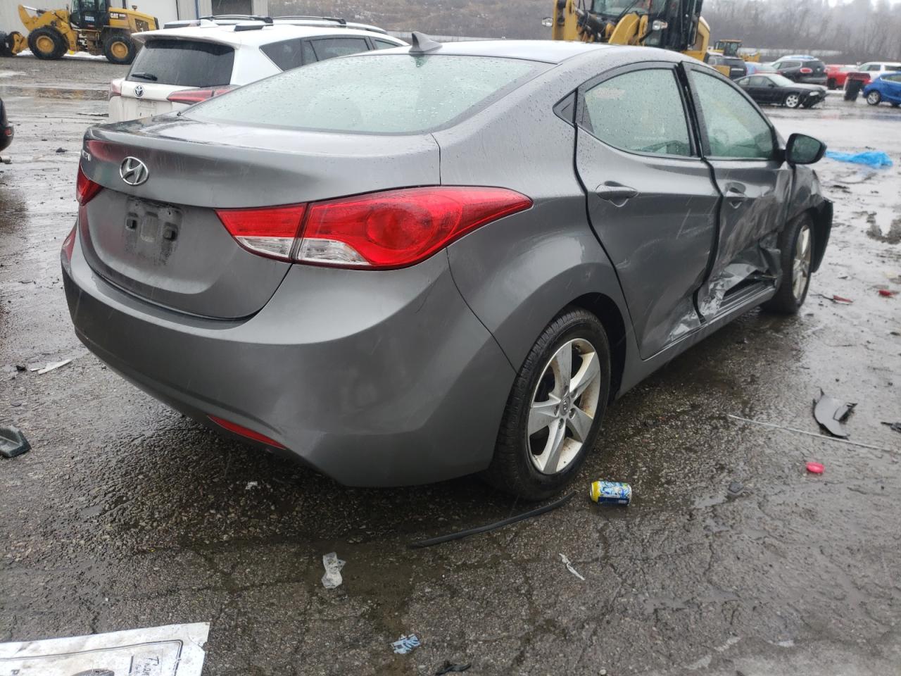 Photo 4 from auction – 2013 HYUNDAI ELANTRA with VIN 5NPDH4AE0DH454415