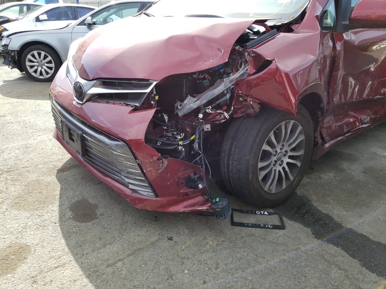 Photo 9 from auction – 2018 TOYOTA SIENNA XLE with VIN 5TDYZ3DC4JS953467