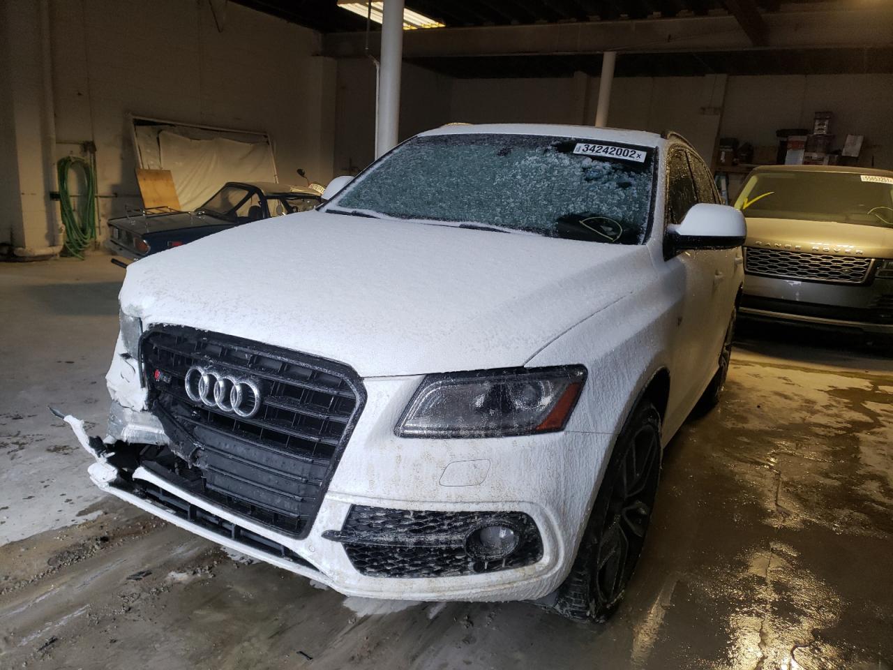 Photo 2 from auction – 2016 AUDI SQ5 PREMIU with VIN WA1CCAFP4GA010236