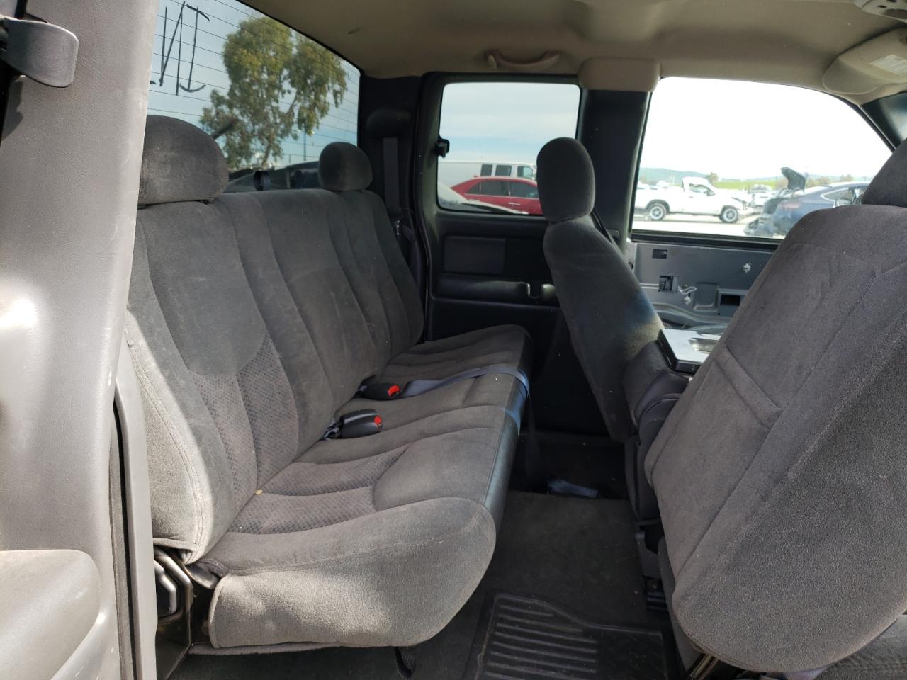 Photo 6 from auction – 2004 CHEVROLET SILVERADO with VIN 2GCEC19T241405383