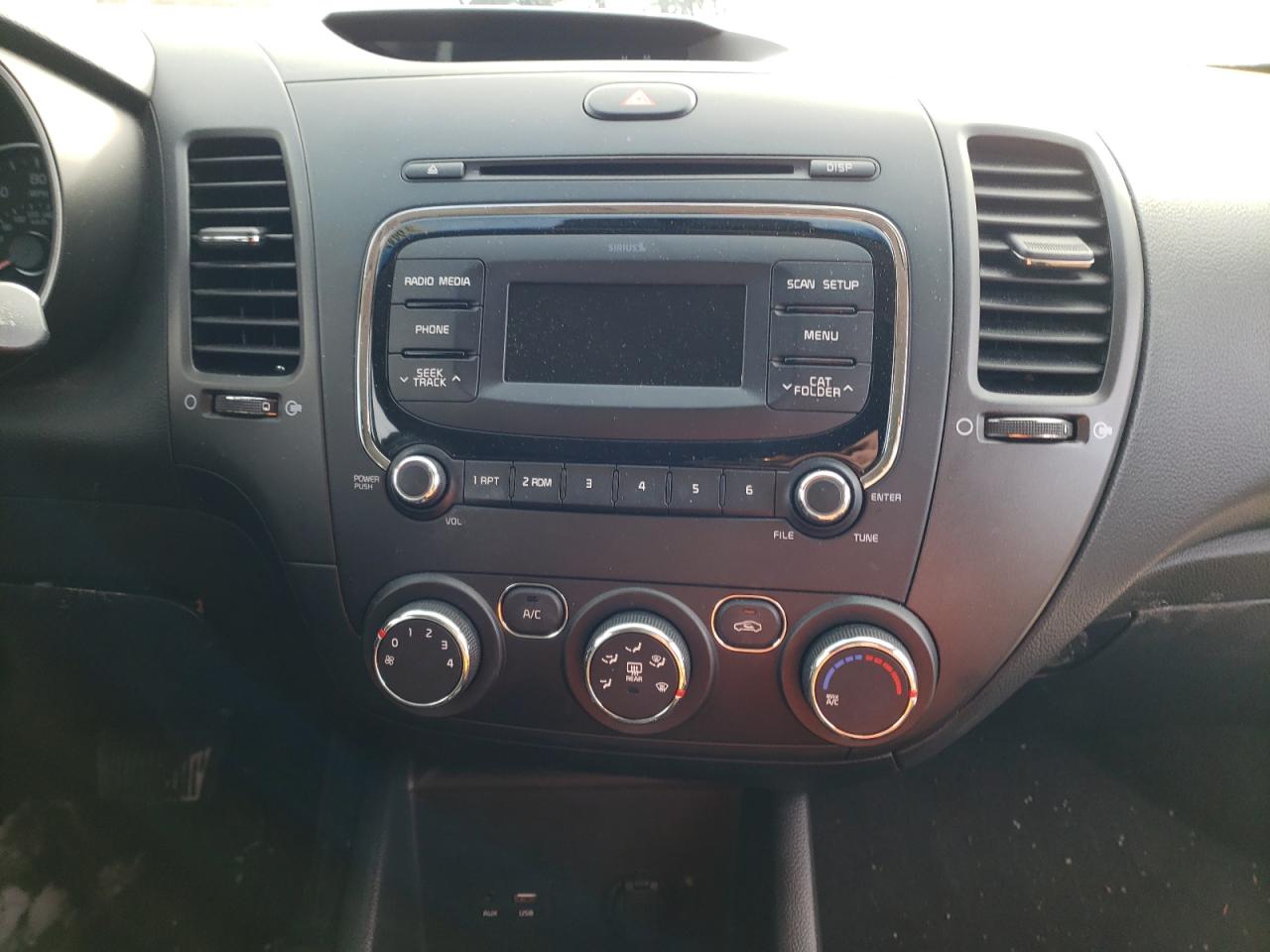 Photo 9 from auction – 2017 KIA FORTE LX with VIN 3KPFK4A73HE109790