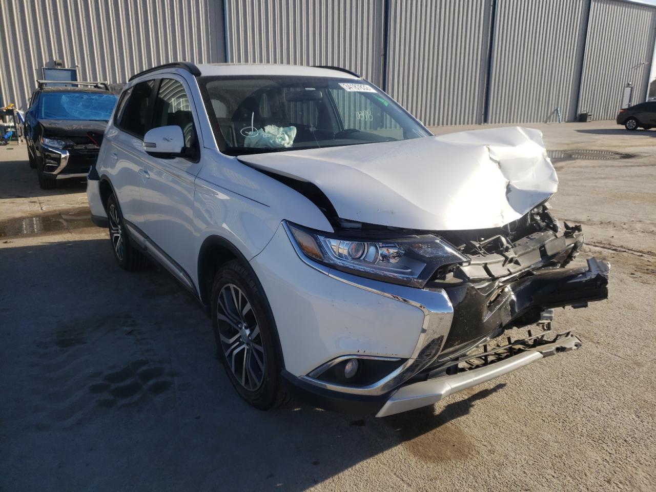 MITSUBISHI OUTLANDER 2016 with VIN JA4AZ3A3XGZ058279 - Photo from auction