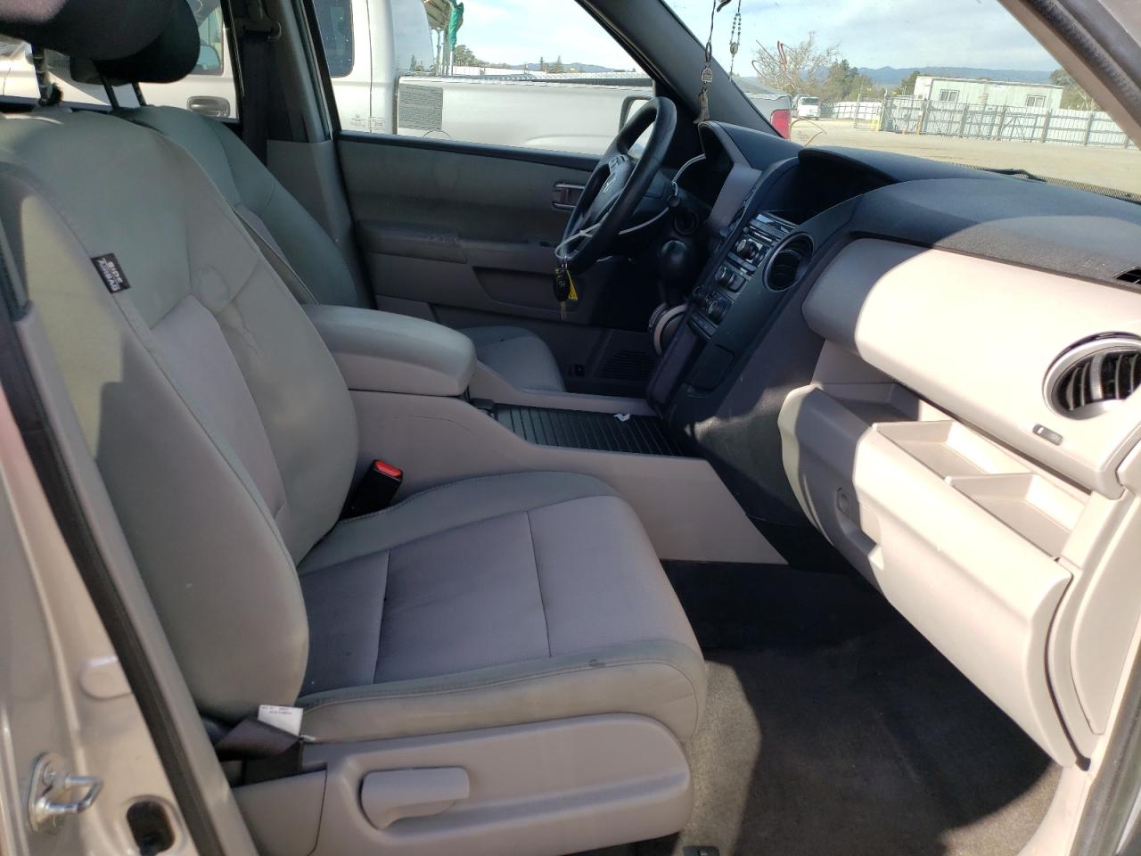 Photo 5 from auction – 2012 HONDA PILOT EX with VIN 5FNYF3H44CB034698