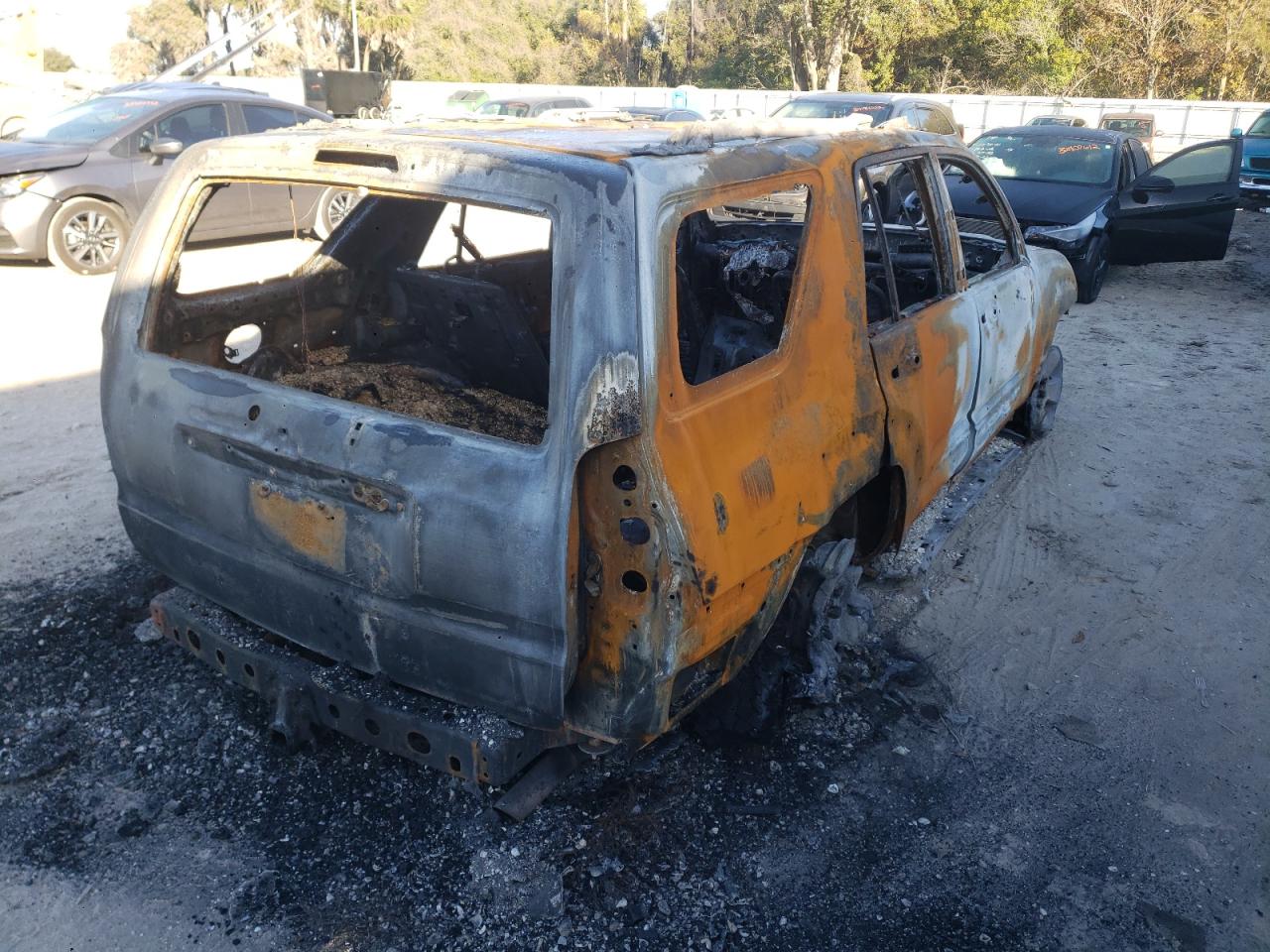 Photo 4 from auction – 2004 TOYOTA 4RUNNER SR with VIN JTEZU14R340023526