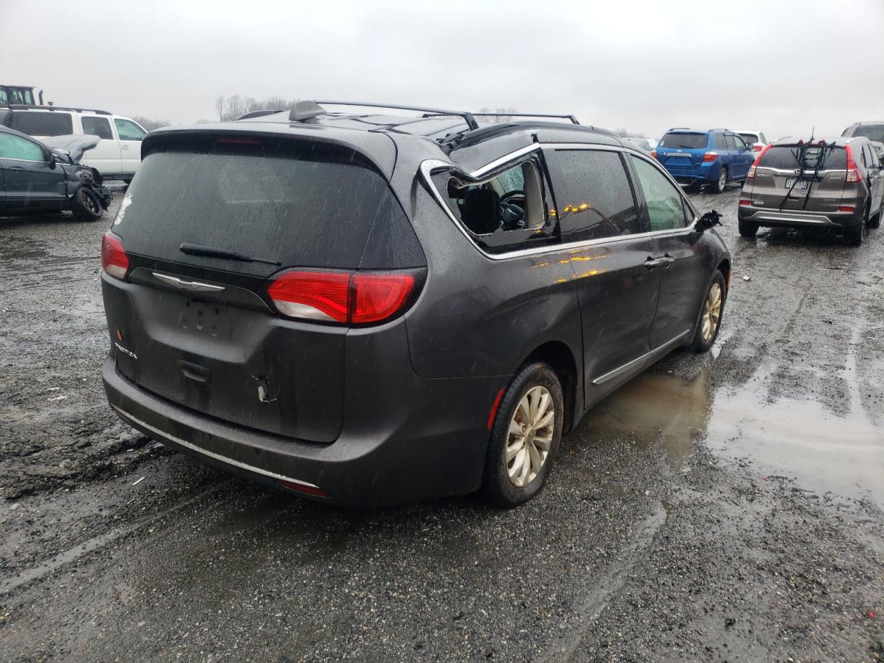 Photo 4 from auction – 2017 CHRYSLER PACIFICA T with VIN 2C4RC1BG5HR524163
