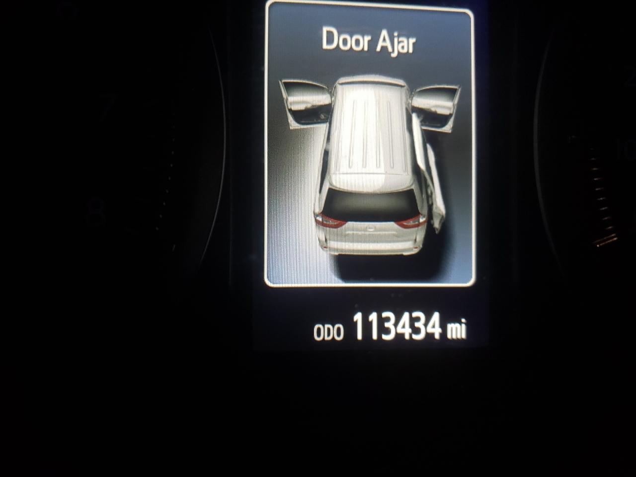 Photo 8 from auction – 2016 TOYOTA SIENNA XLE with VIN 5TDDK3DC3GS134316