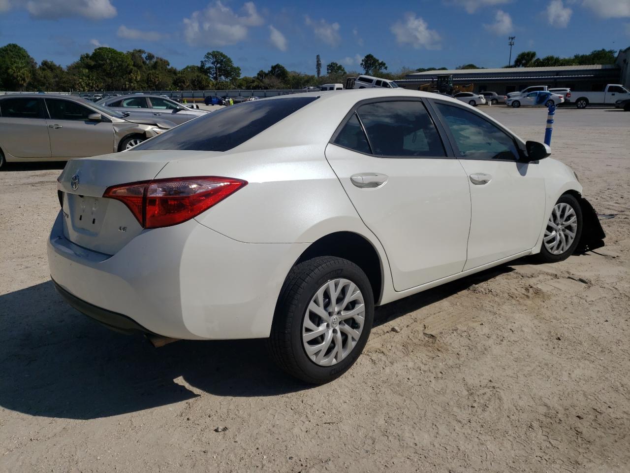 Photo 4 from auction – 2017 TOYOTA COROLLA L with VIN 5YFBURHE0HP648599