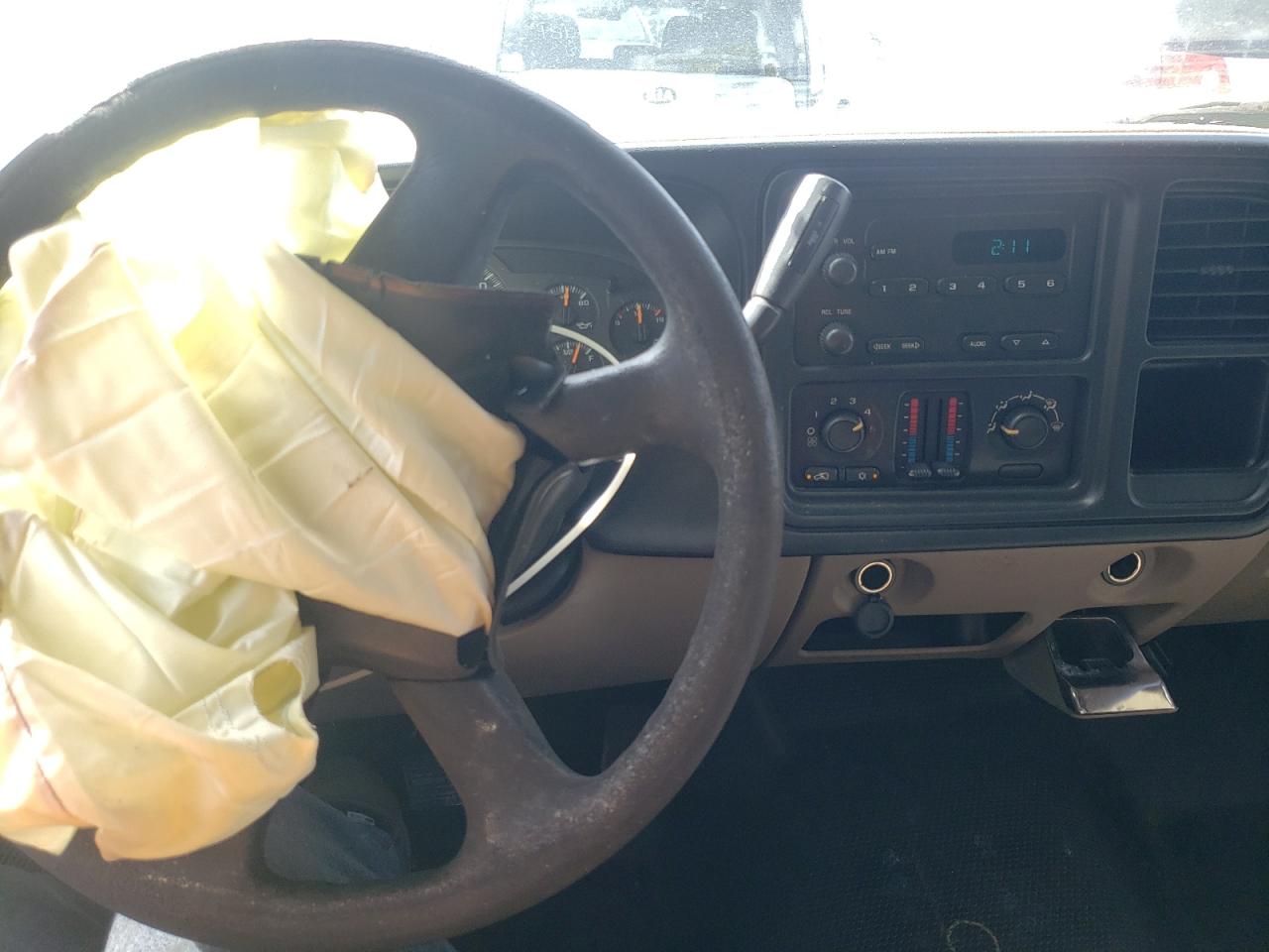 Photo 9 from auction – 2005 CHEVROLET SILVERADO with VIN 1GCEC14X65Z290516