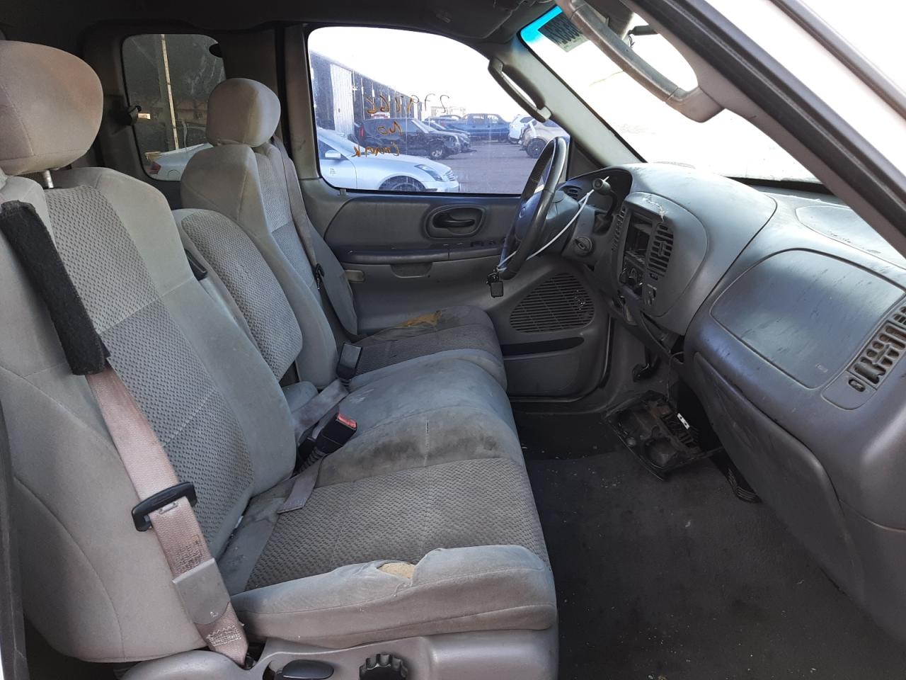 Photo 5 from auction – 2003 FORD F150 with VIN 1FTRX17W03NA37978