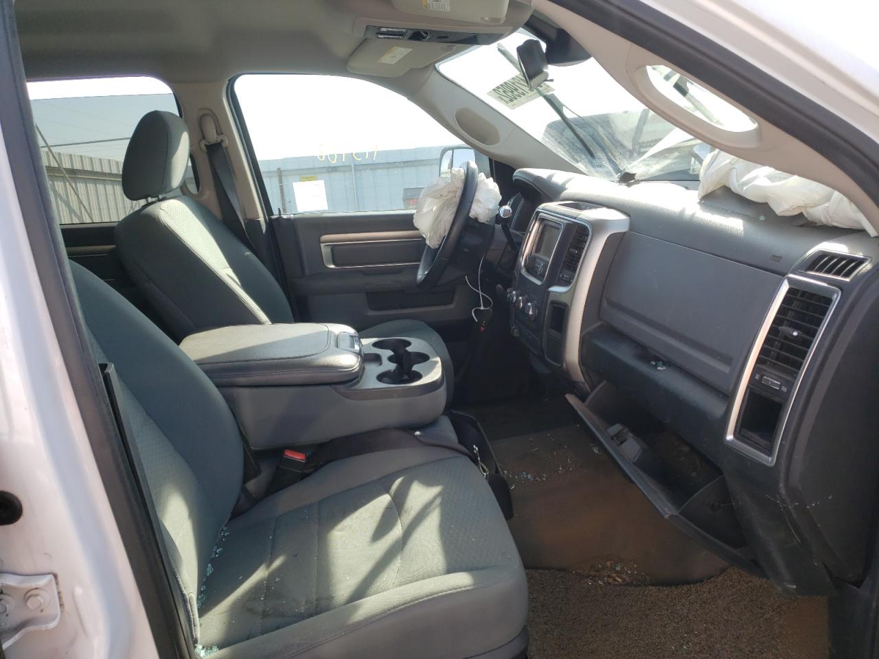 Photo 5 from auction – 2016 RAM 2500 SLT with VIN 3C6UR5JL4GG308623