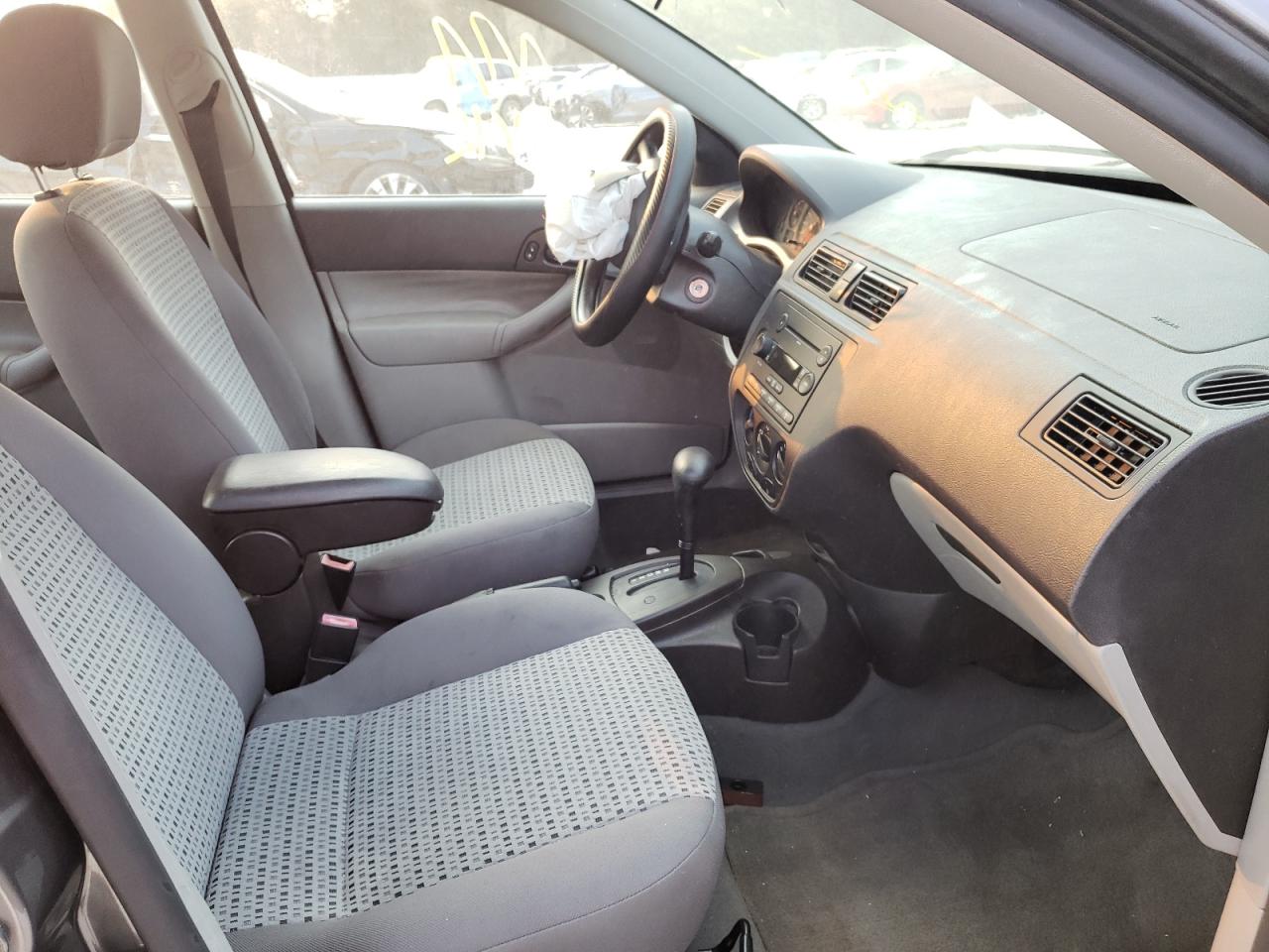 Photo 5 from auction – 2007 FORD FOCUS ZX4 with VIN 1FAFP34N97W247950
