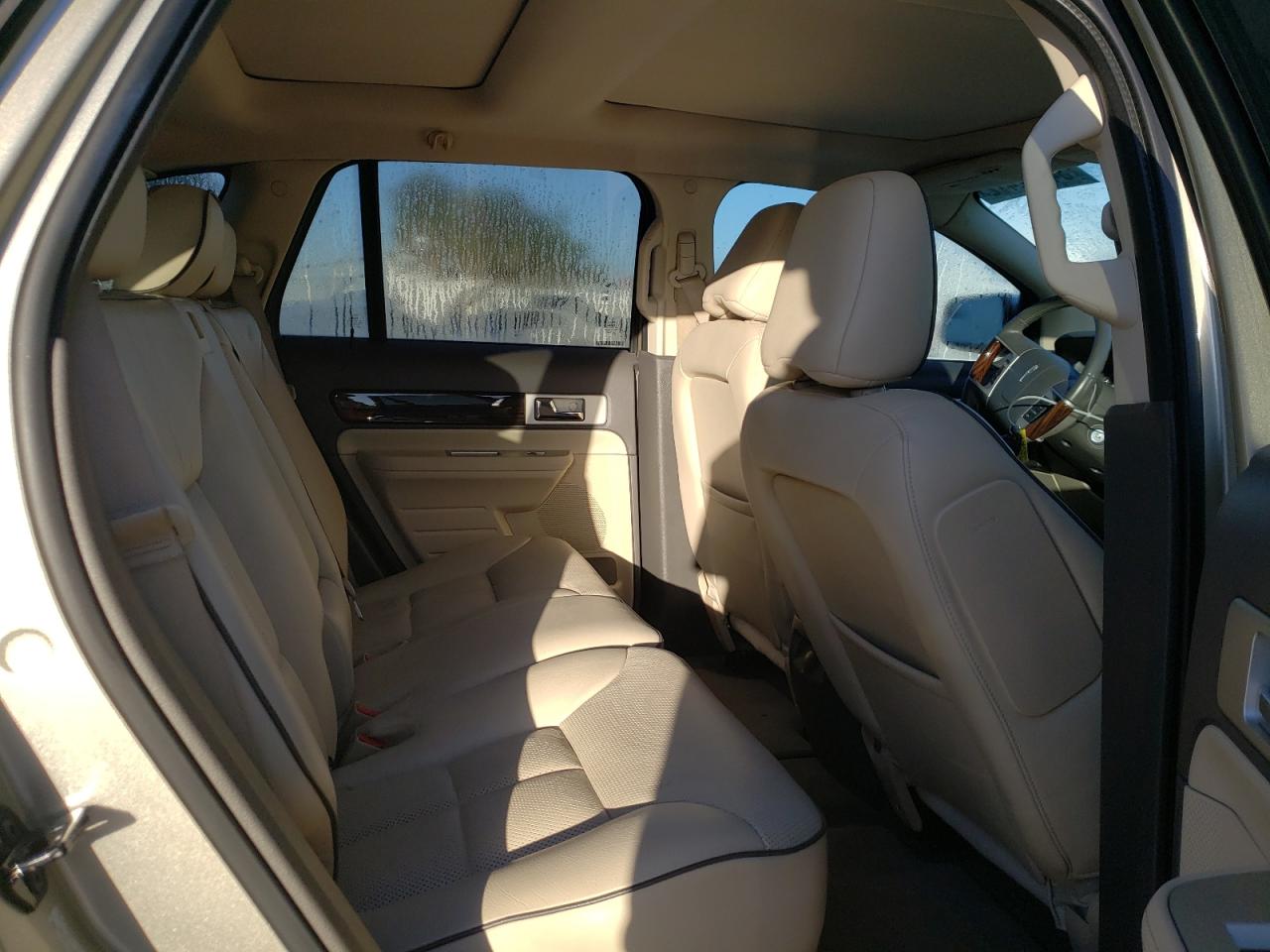 Photo 6 from auction – 2010 LINCOLN MKX with VIN 2LMDJ6JC6ABJ26177