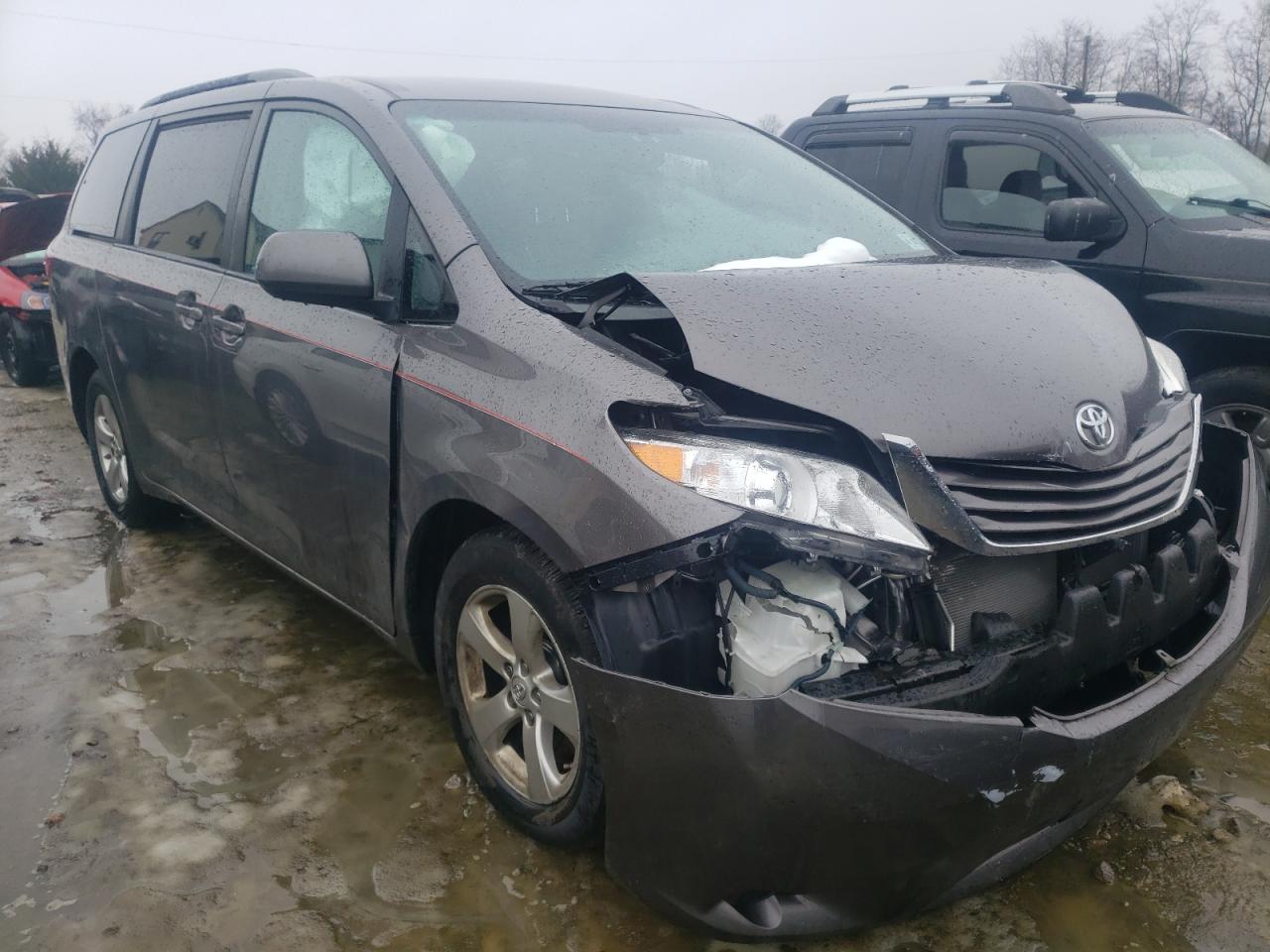 Photo 1 from auction – 2016 TOYOTA SIENNA LE with VIN 5TDKK3DC7GS766307