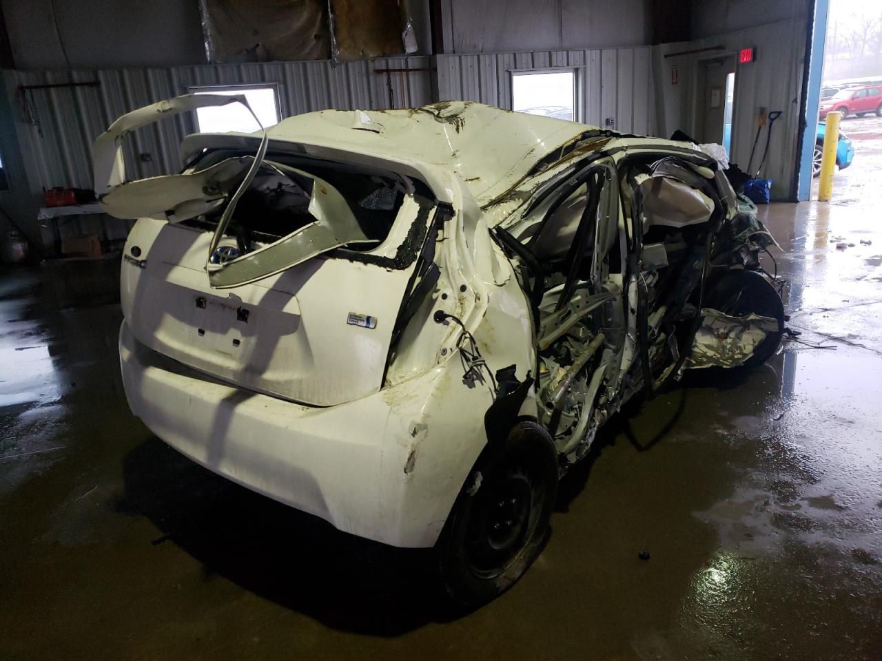 Photo 4 from auction – 2015 TOYOTA PRIUS C with VIN JTDKDTB31F1581355