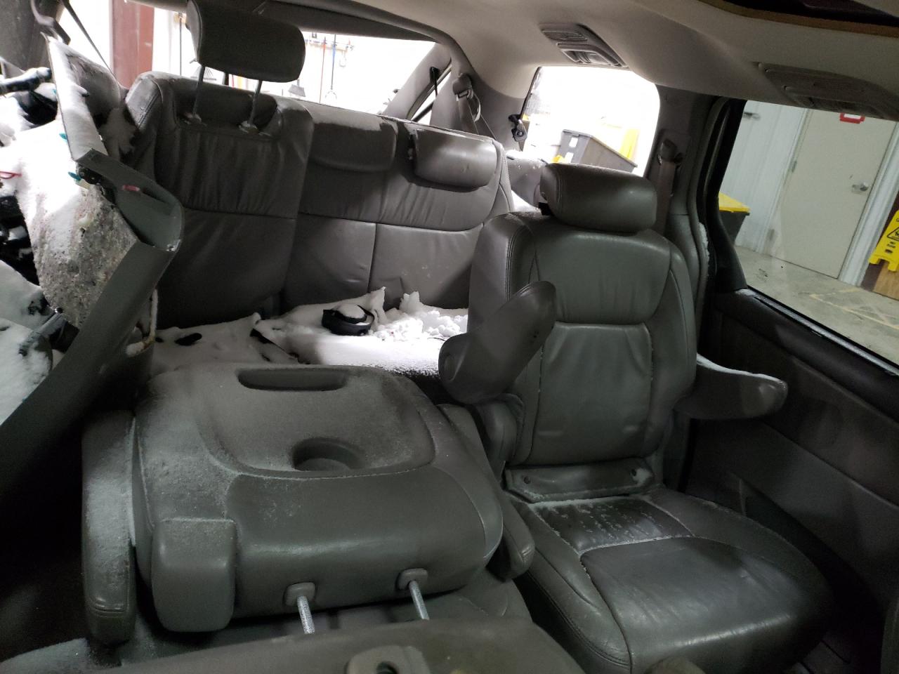 Photo 6 from auction – 2006 TOYOTA SIENNA XLE with VIN 5TDBA22C76S064020