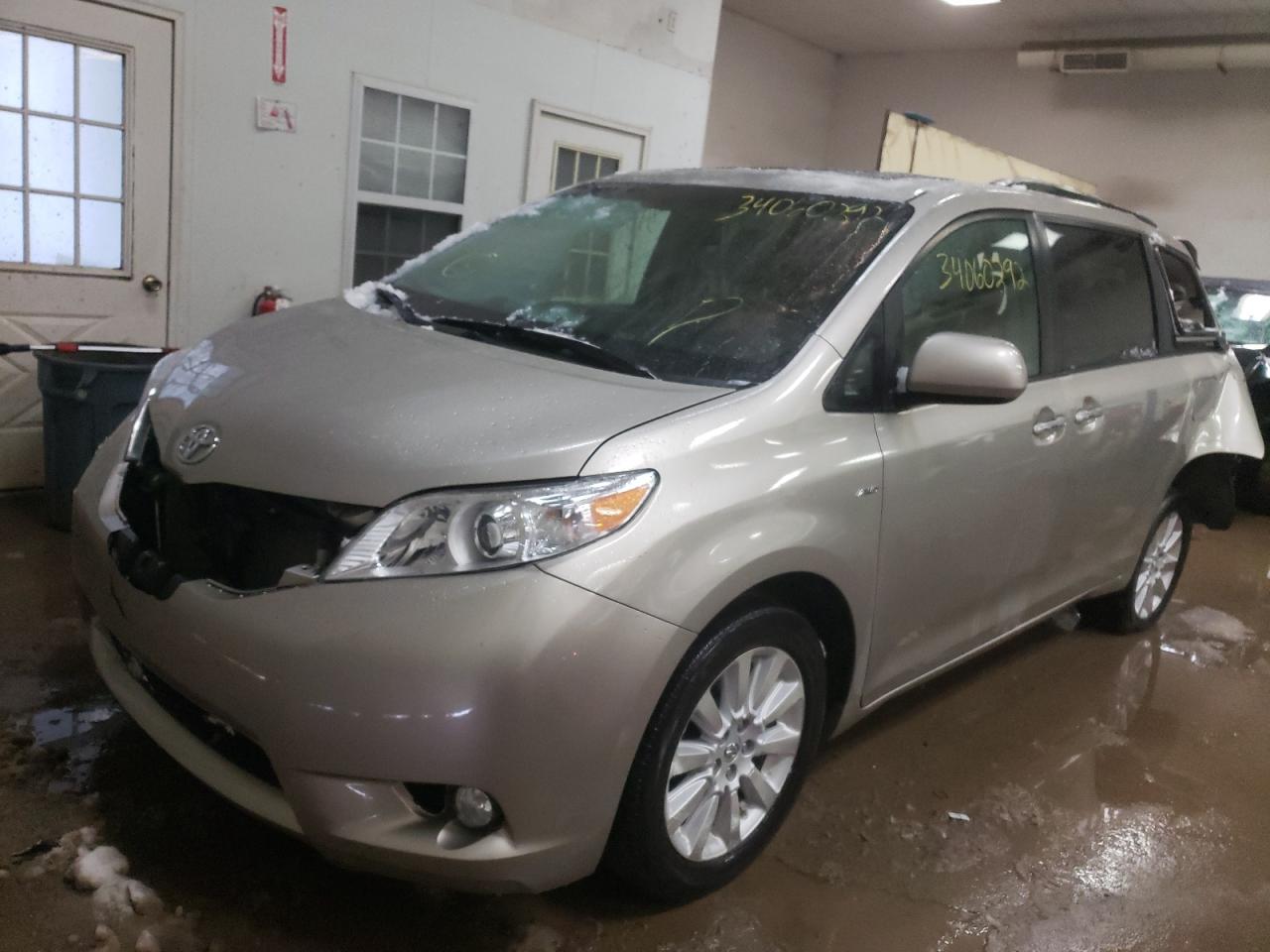 Photo 2 from auction – 2016 TOYOTA SIENNA XLE with VIN 5TDDK3DC3GS134316
