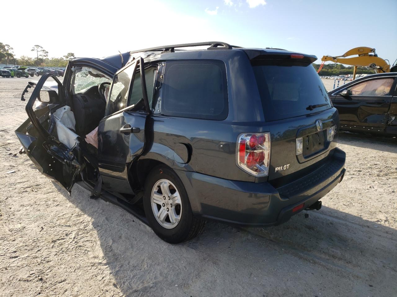 Photo 3 from auction – 2006 HONDA PILOT LX with VIN 5FNYF28176B041343