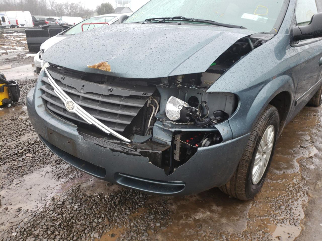 Photo 9 from auction – 2007 CHRYSLER TOWN & COU with VIN 2A4GP44R47R219824
