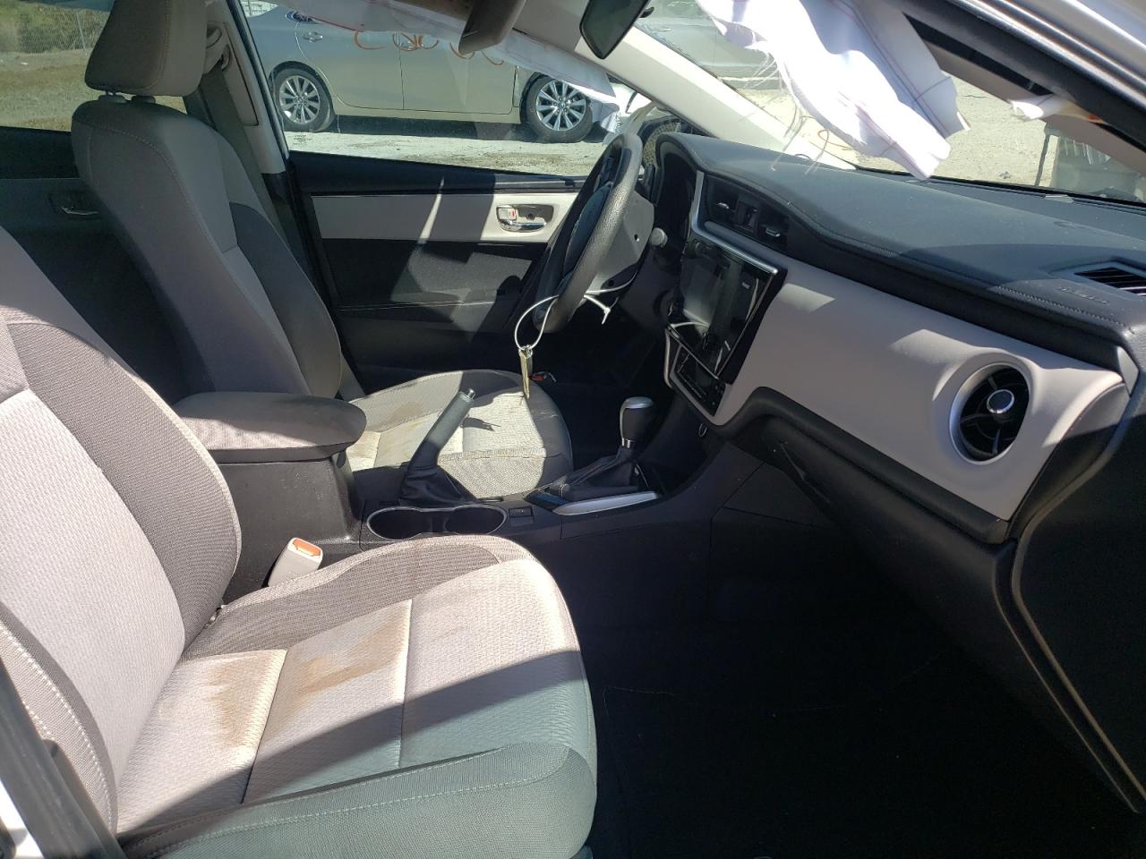 Photo 5 from auction – 2017 TOYOTA COROLLA L with VIN 5YFBURHE0HP648599